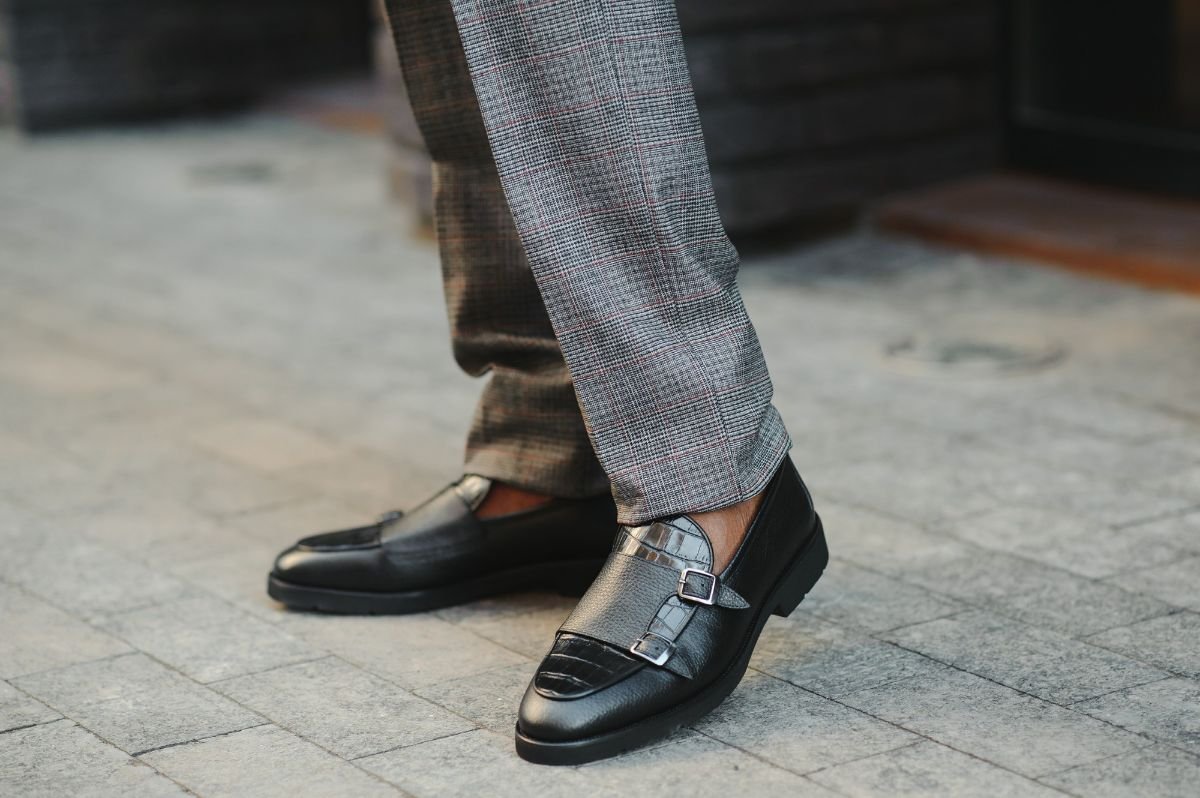 usando mocassim feminino com calca